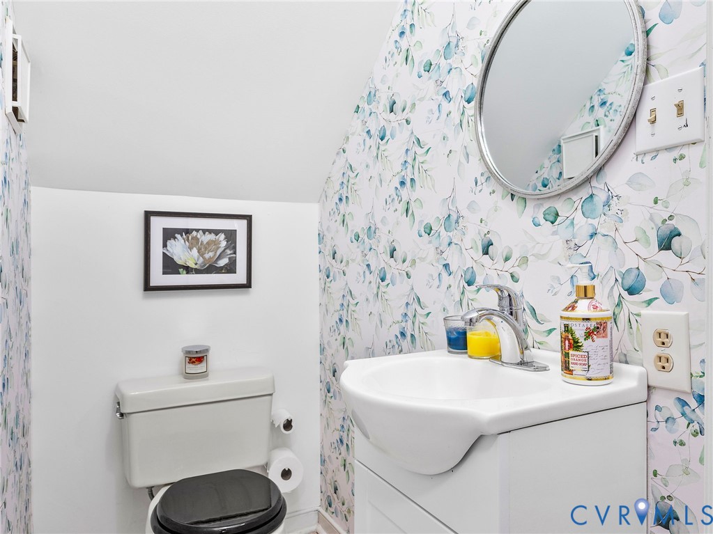 14305 Chimney House Road Midlothian, VA 23112 - Photo 25 of 49 a bathroom with a sink mirror and toilet