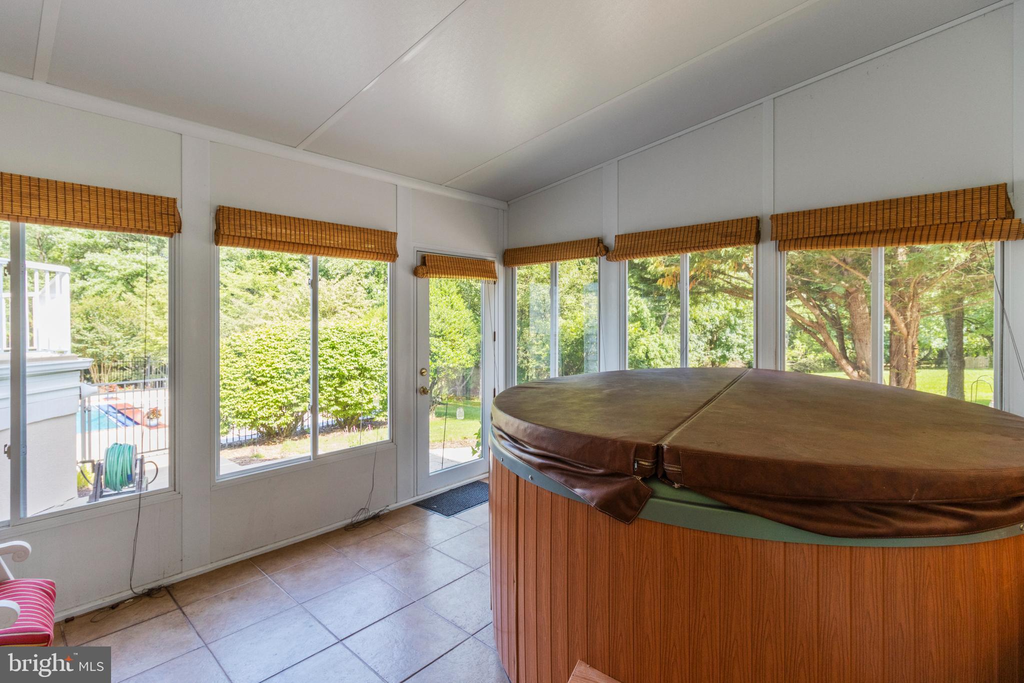 23703 Woodfield Road Gaithersburg, MD 20882 - Photo 17 of 97 Private hut tub room