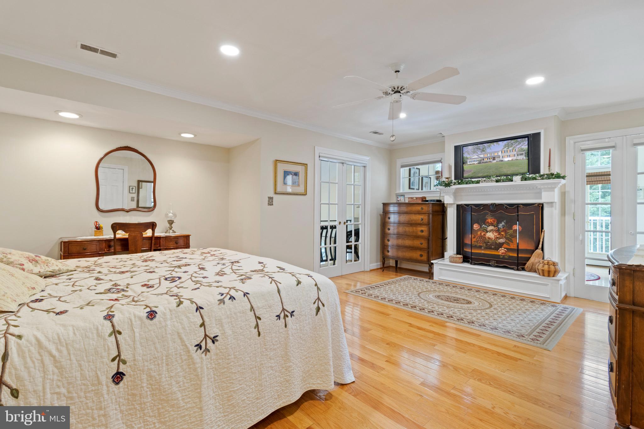 23703 Woodfield Road Gaithersburg, MD 20882 - Photo 19 of 97 Primary Side #2