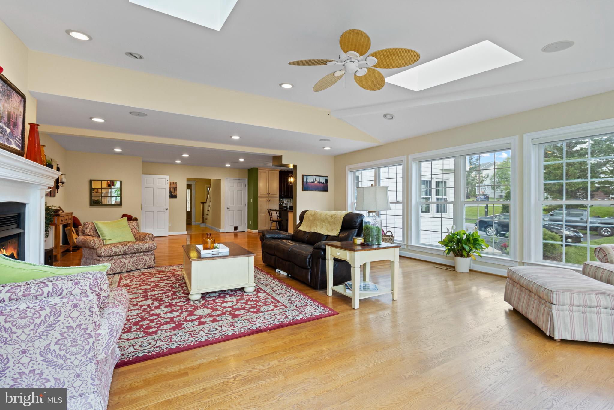 23703 Woodfield Road Gaithersburg, MD 20882 - Photo 42 of 97 Family room side #1