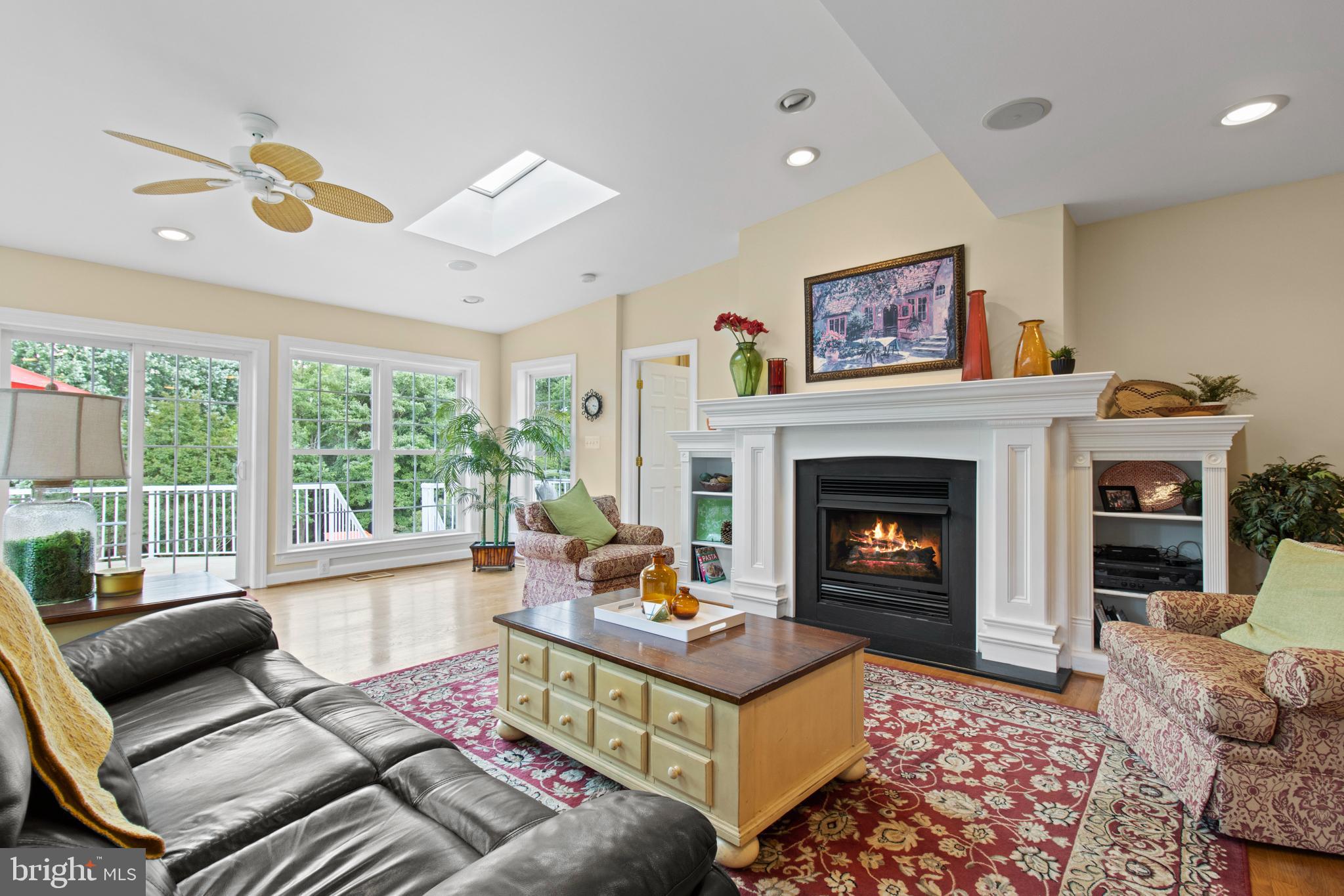 23703 Woodfield Road Gaithersburg, MD 20882 - Photo 45 of 97 Family room side #1