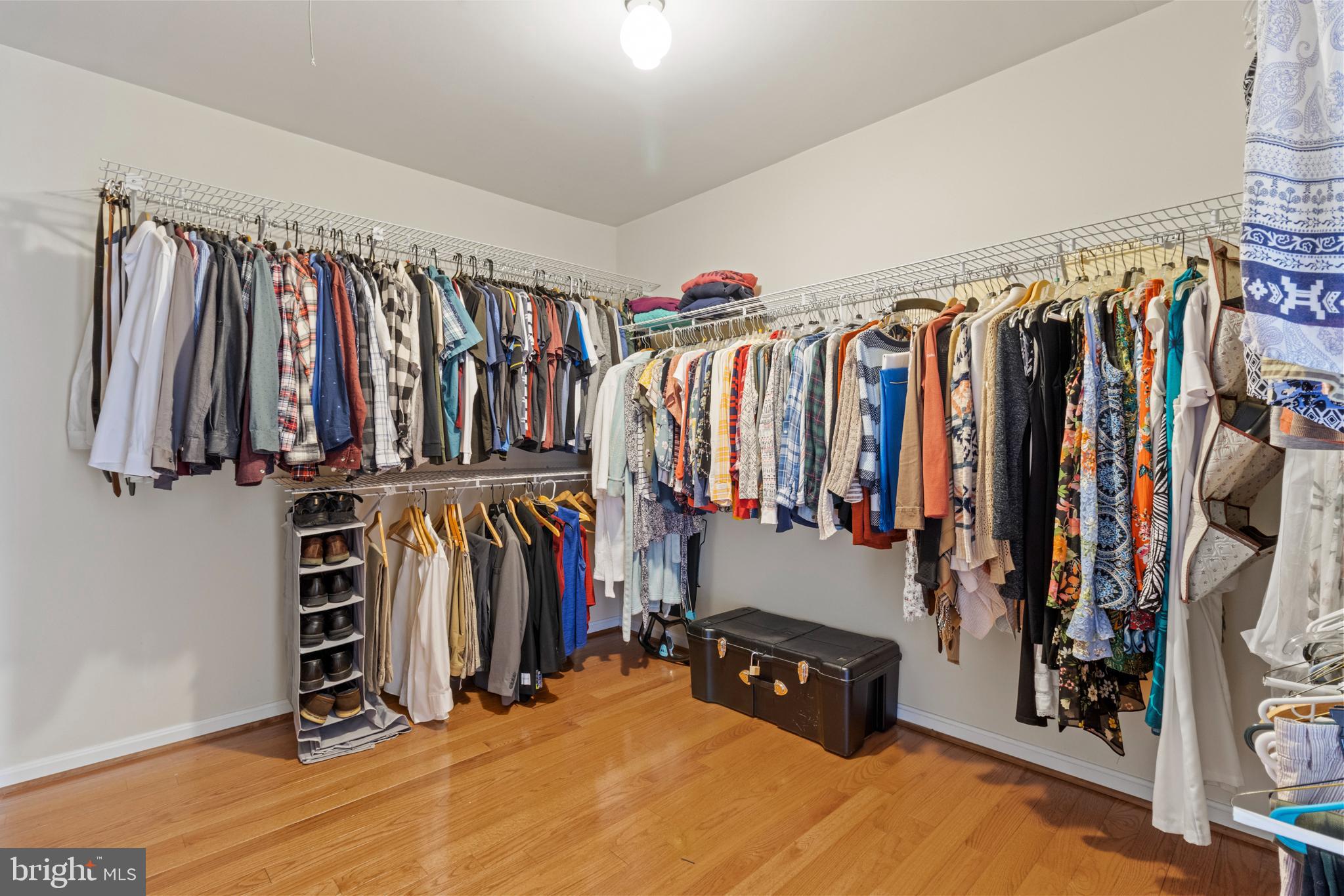 23703 Woodfield Road Gaithersburg, MD 20882 - Photo 52 of 97 Primary closet side #1