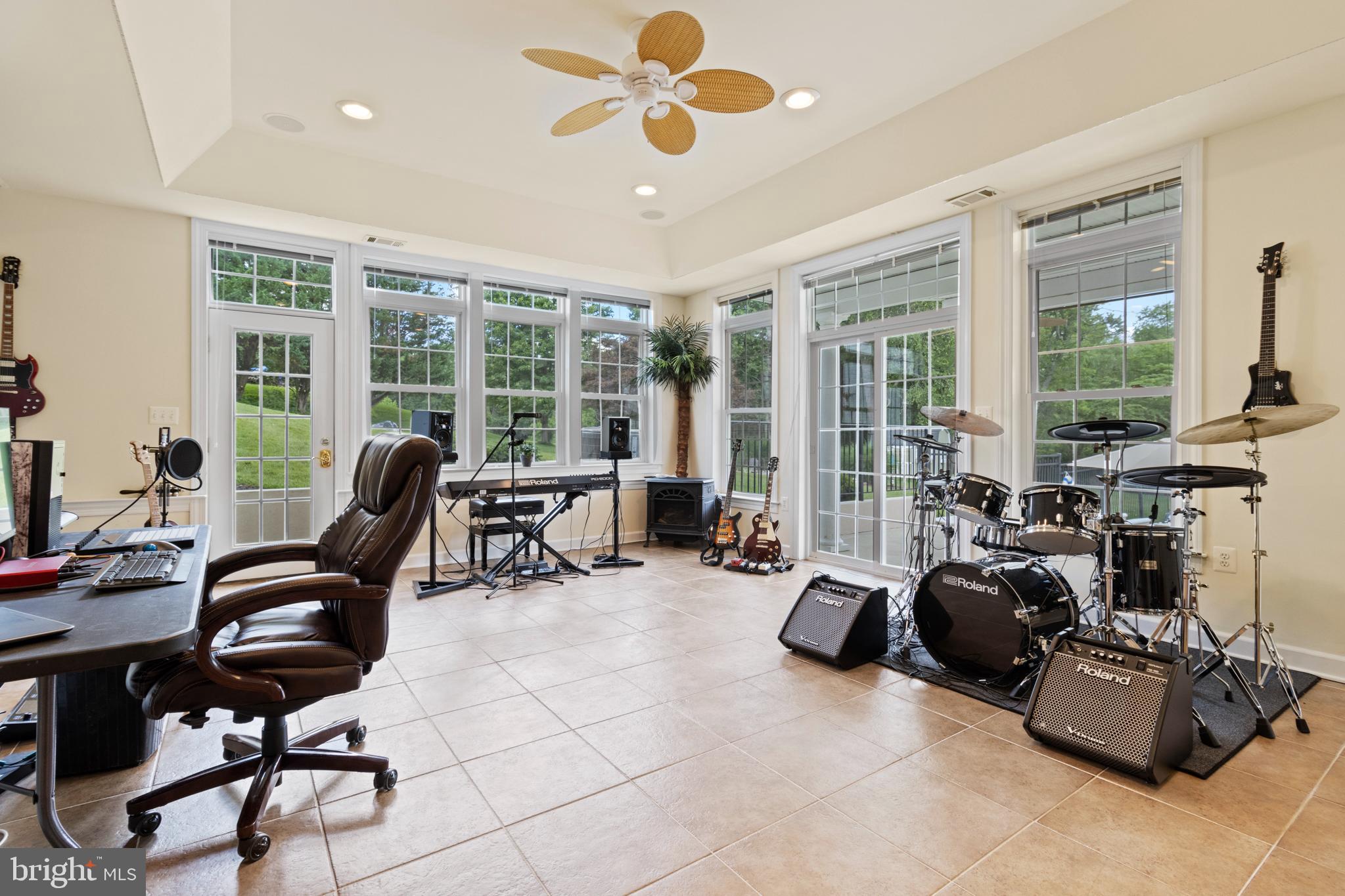 23703 Woodfield Road Gaithersburg, MD 20882 - Photo 69 of 97 Large sunroom with high ceilings in side #1
