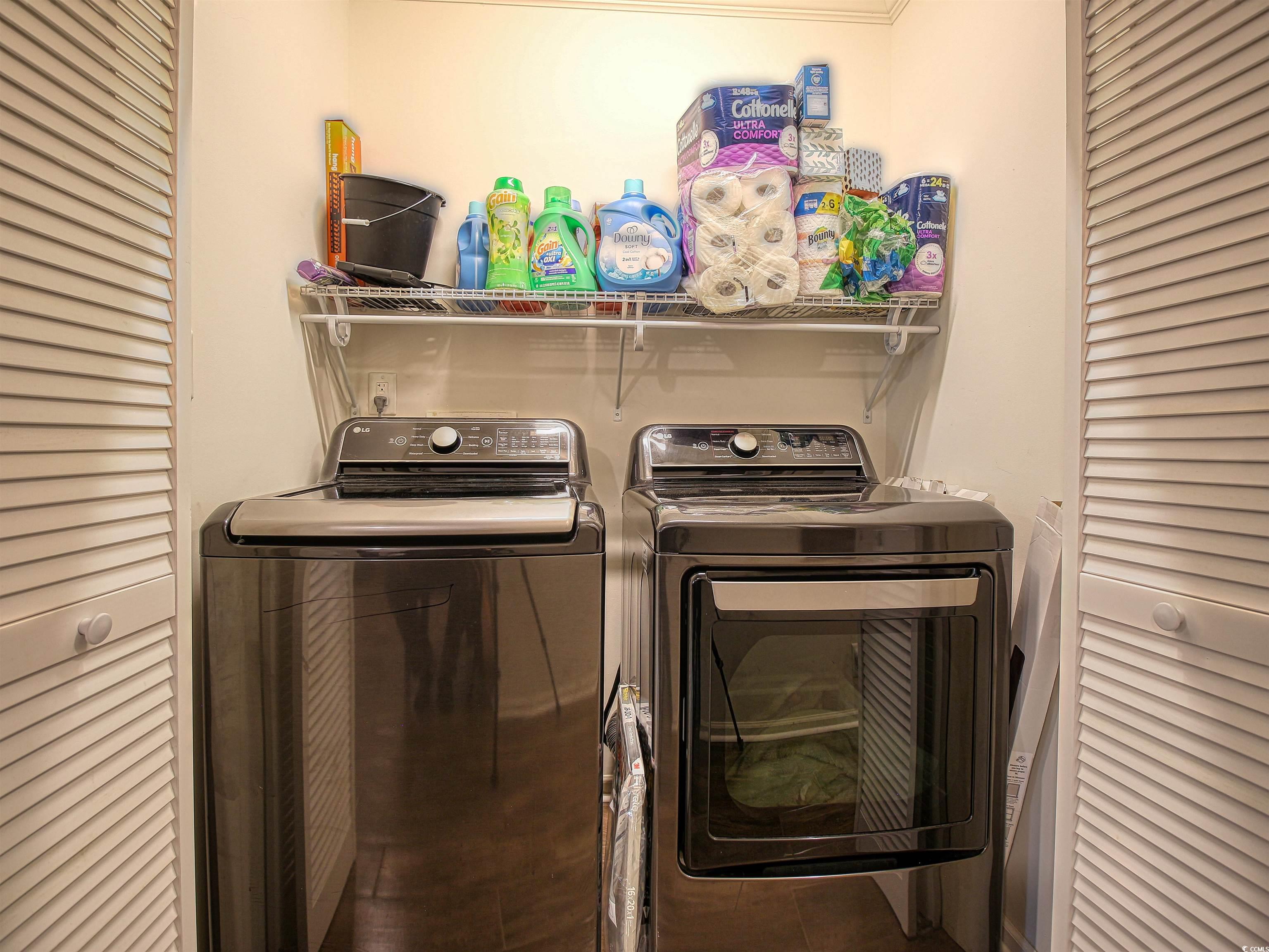 215 West James Street Mullins, SC 29574 - Photo 14 of 18 Laundry area featuring washer and dryer