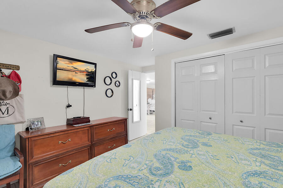 303 Sombrero Beach Road Marathon, FL 33050 - Photo 24 of 84 Side B-Primary bedroom w/dresser storage