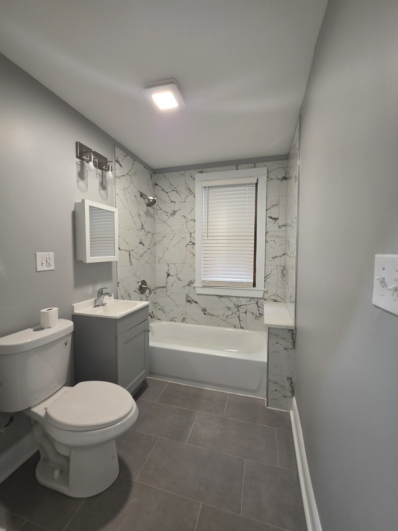 12019 South Perry Avenue Chicago, IL 60628 - Photo 12 of 15