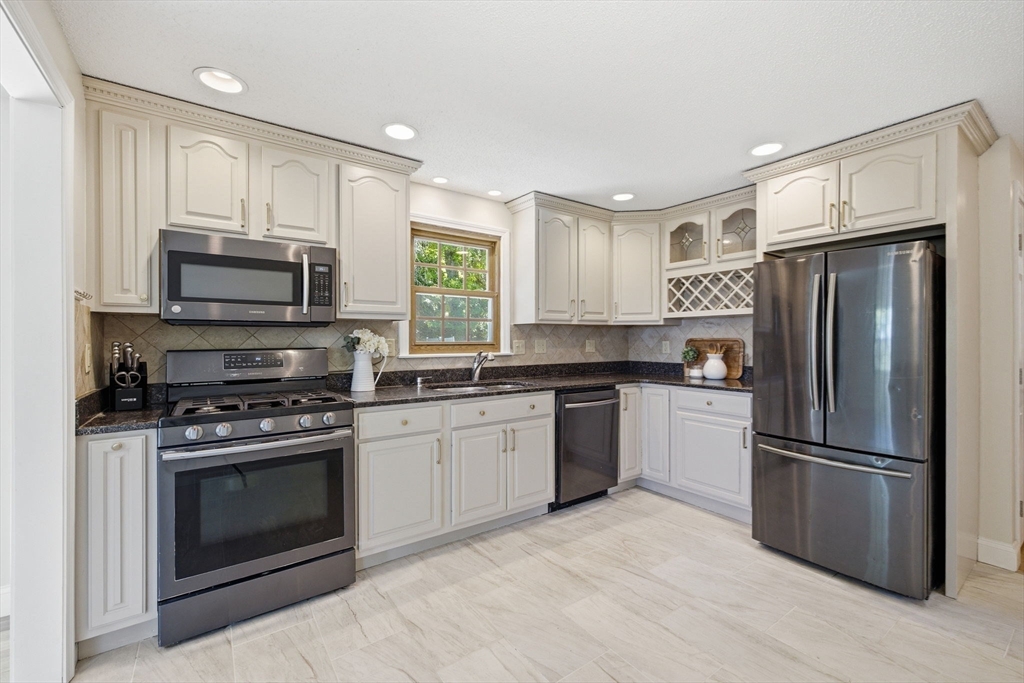 100 Beacon Hill Road West Springfield, MA 01089 - Photo 2 of 24
