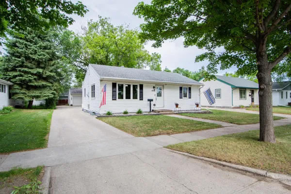 $255,500 | 805 13th Street North, Moorhead, MN 56560