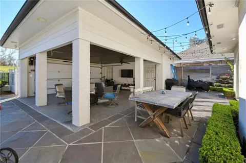 $945,000 | 7408 Stoneleigh Drive, Harahan, LA 70123