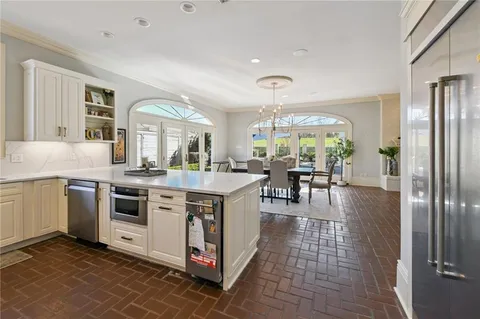 $945,000 | 7408 Stoneleigh Drive, Harahan, LA 70123