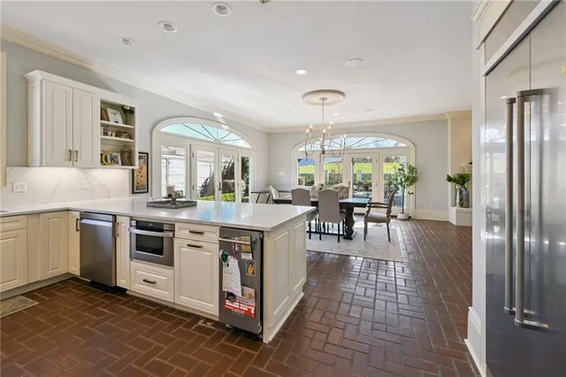 $945,000 | 7408 Stoneleigh Drive, Harahan, LA 70123