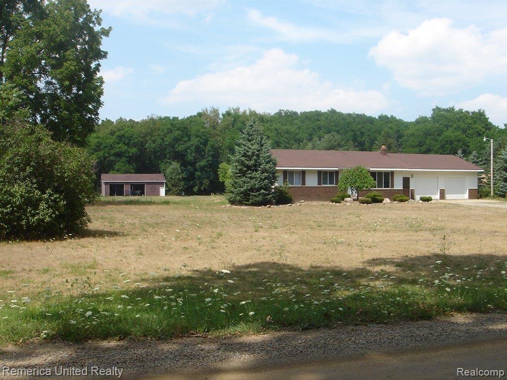 645 East Allen Road Howell, MI 48855 - Photo 9 of 10 front of house.JPG