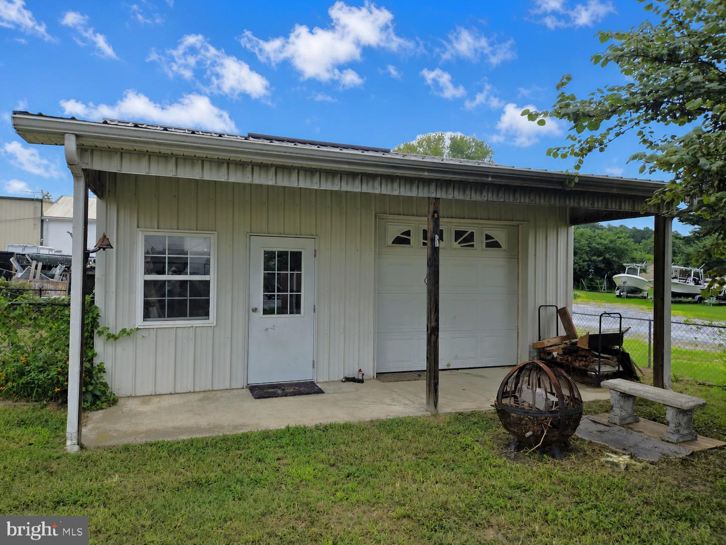 Detached Garage
