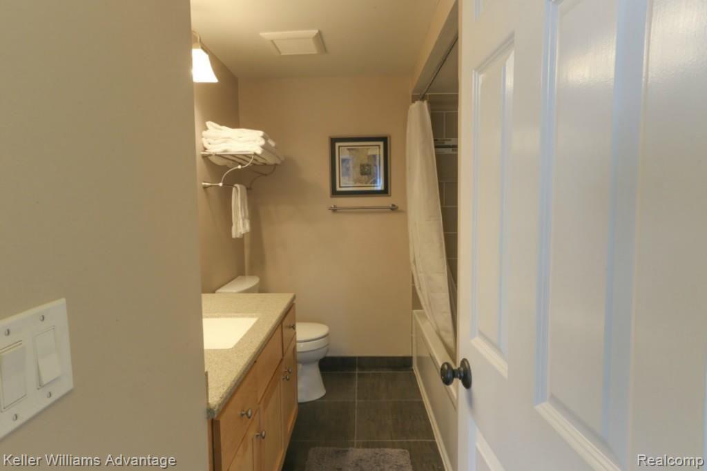 42090 Waterfall Road Northville, MI 48168 - Photo 29 of 41 33_Waterfall_42090.jpg