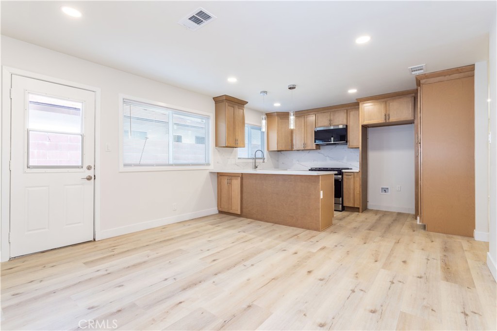 9320 Rhea Avenue Northridge, CA 91324 - Photo 5 of 16 Dining area off kitchen