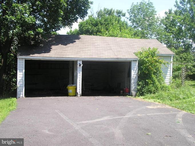 1455 Senseny Road Winchester, VA 22602 - Photo 3 of 7 Garage 2