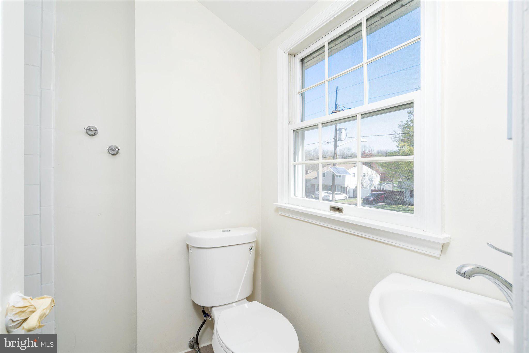 745 Woodlane Road Beverly, NJ 08010 - Photo 16 of 28 En-suite Master Bathroom