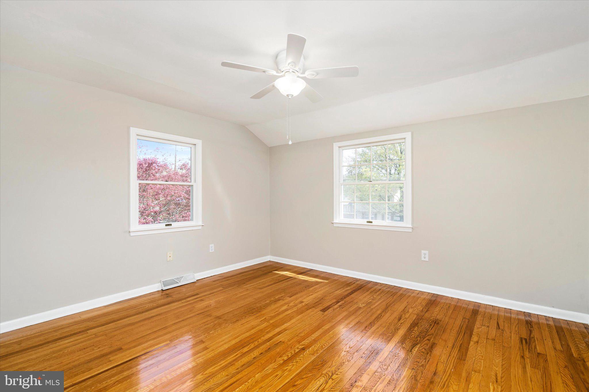 745 Woodlane Road Beverly, NJ 08010 - Photo 19 of 28 3rd Bedroom