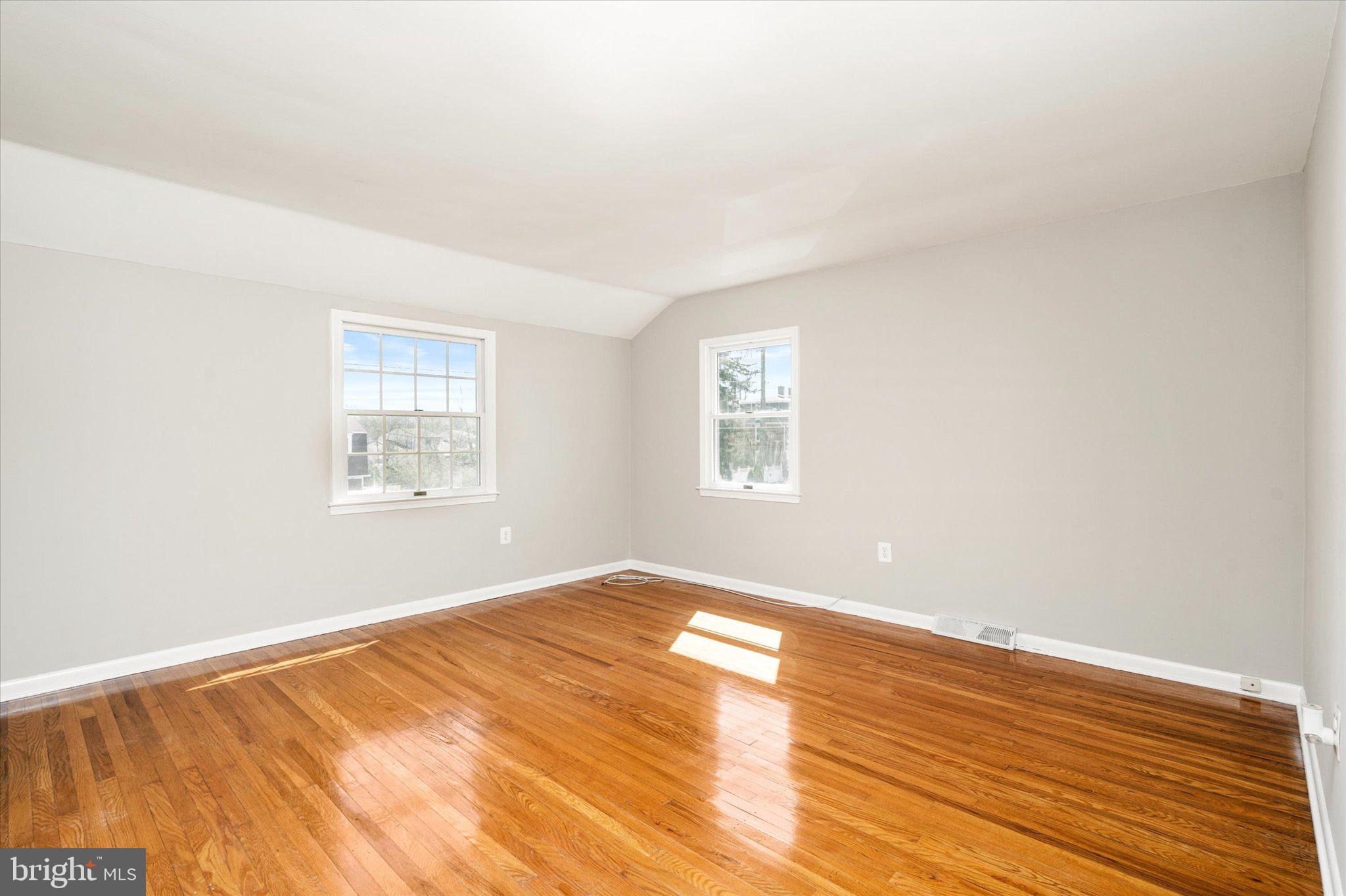 745 Woodlane Road Beverly, NJ 08010 - Photo 20 of 28 4th Bedroom