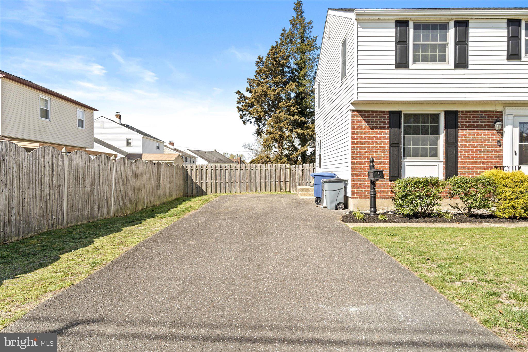 745 Woodlane Road Beverly, NJ 08010 - Photo 2 of 28 Gallery Image 2