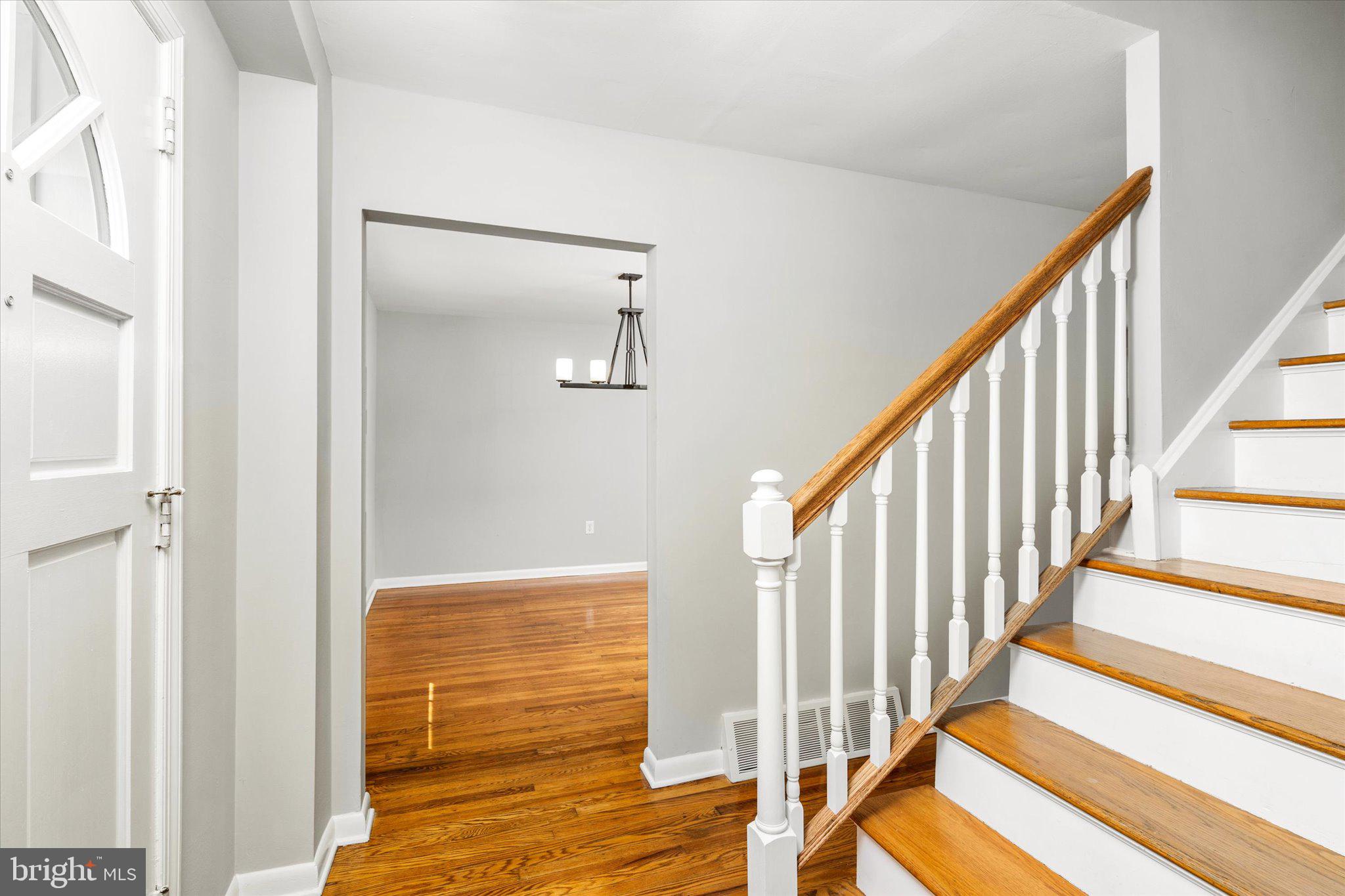 745 Woodlane Road Beverly, NJ 08010 - Photo 4 of 28 Front Foyer