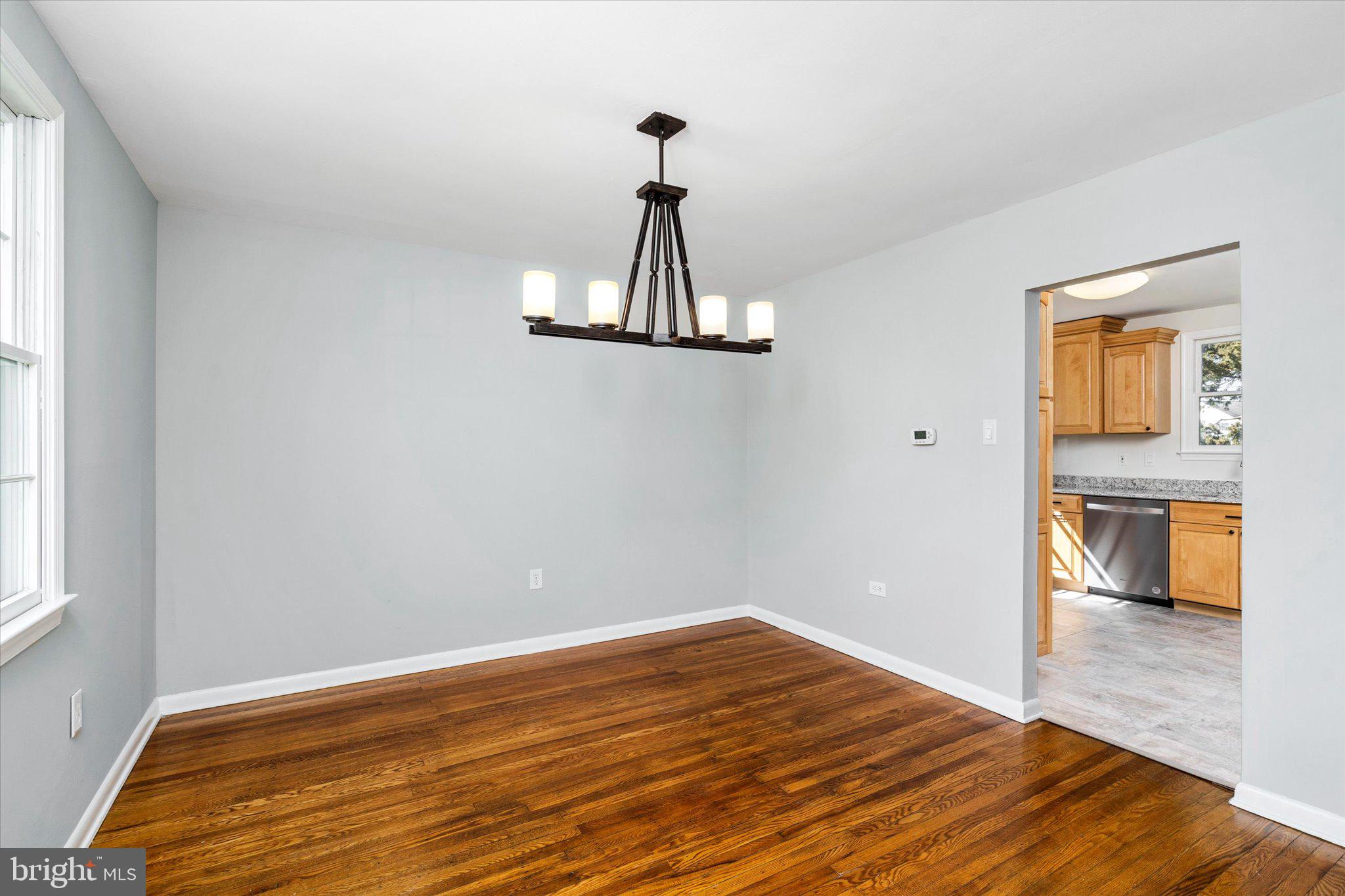 745 Woodlane Road Beverly, NJ 08010 - Photo 5 of 28 Dining Room