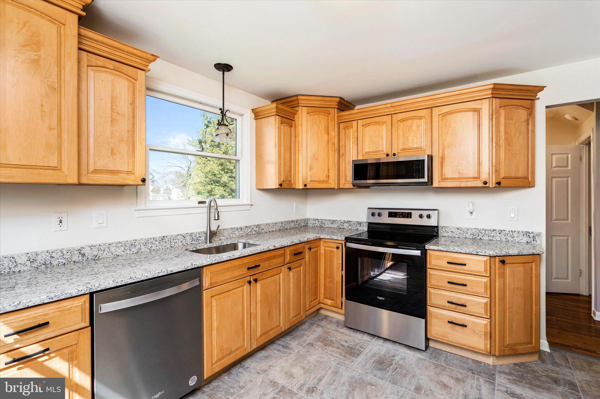 745 Woodlane Road Beverly, NJ 08010 - Photo 6 of 28 Kitchen