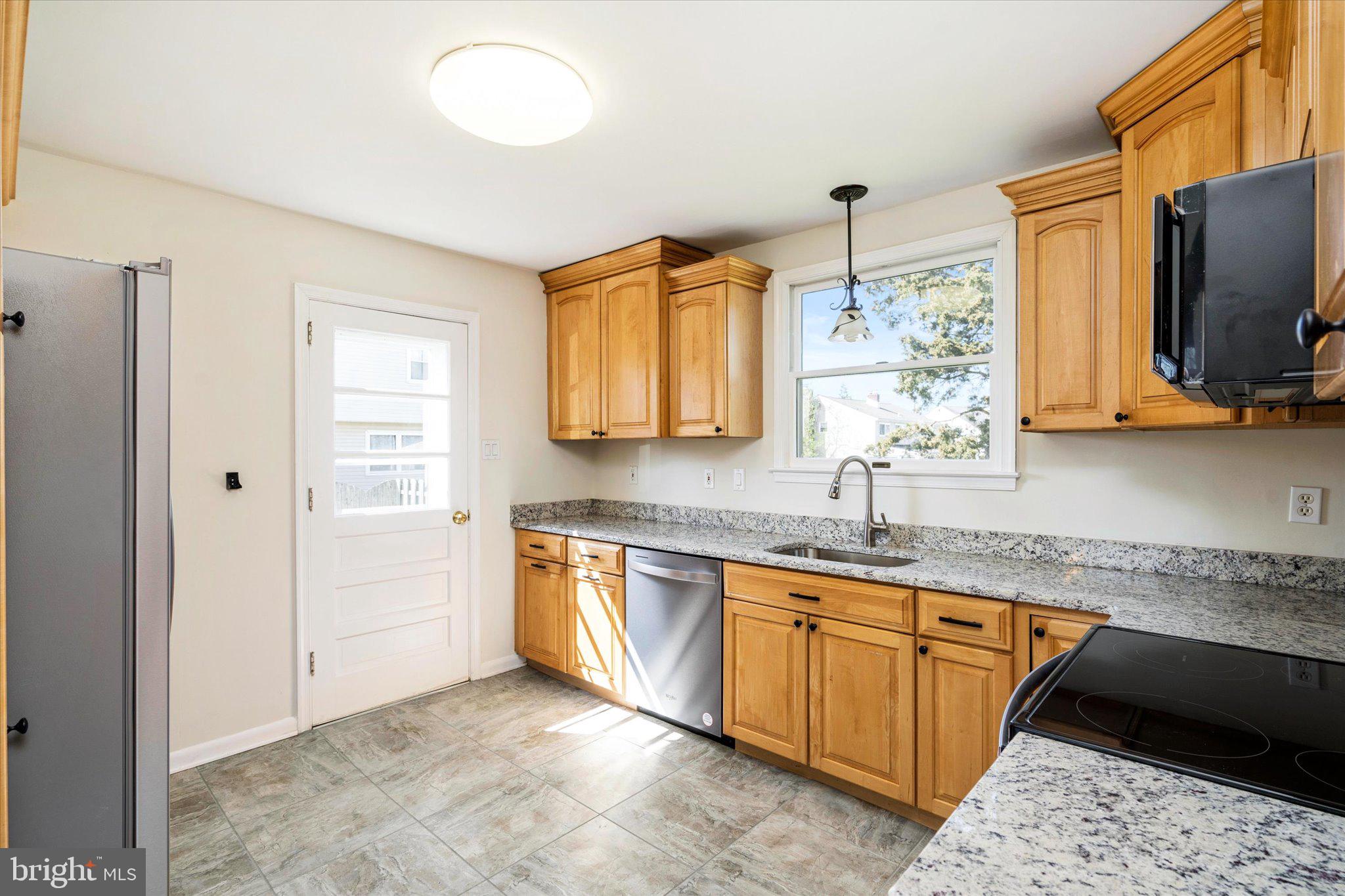 745 Woodlane Road Beverly, NJ 08010 - Photo 7 of 28 Kitchen