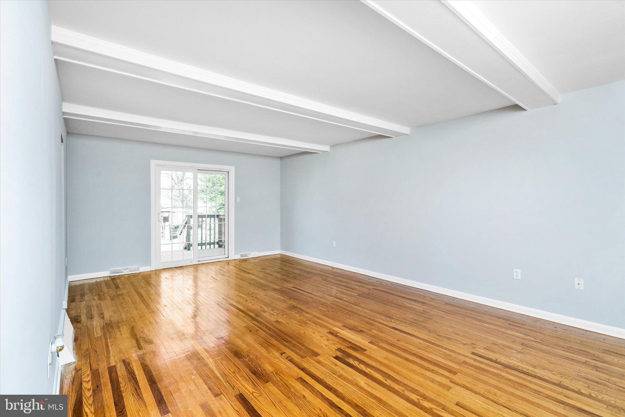 745 Woodlane Road Beverly, NJ 08010 - Photo 9 of 28 Family Room / Living Room
