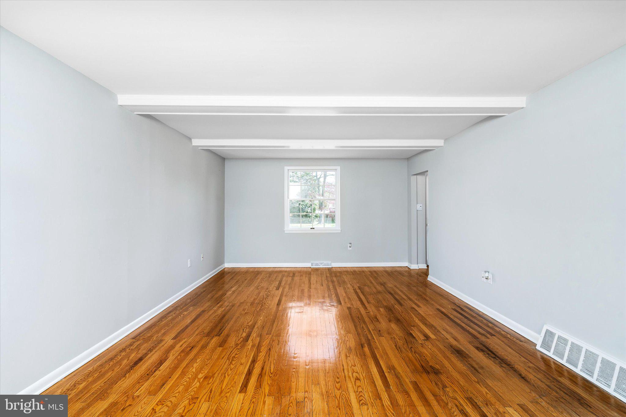 745 Woodlane Road Beverly, NJ 08010 - Photo 10 of 28 Family Room / Living Room