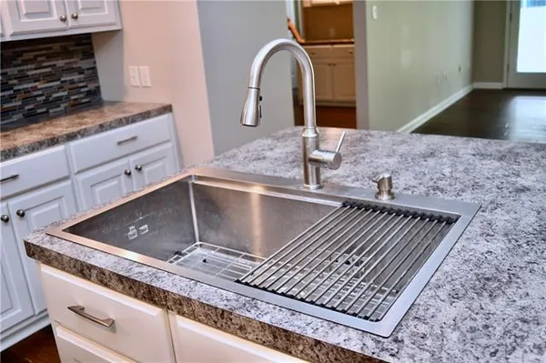 $349,999 | 106 Woodcreek Loop, Pineville, LA 71360