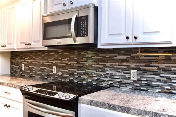 $349,999 | 106 Woodcreek Loop, Pineville, LA 71360