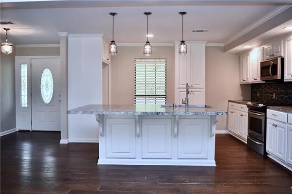 $349,999 | 106 Woodcreek Loop, Pineville, LA 71360