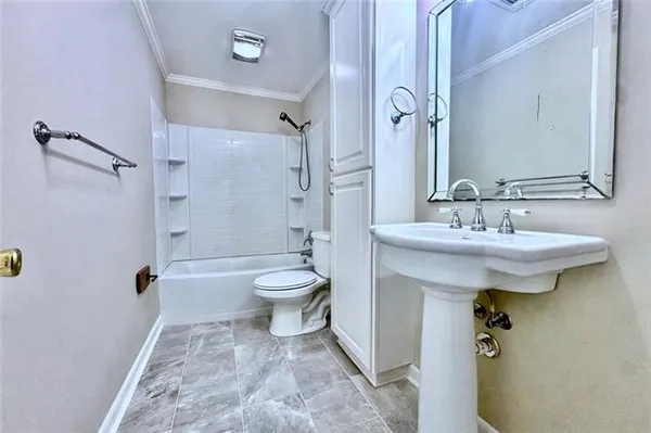 $349,999 | 106 Woodcreek Loop, Pineville, LA 71360