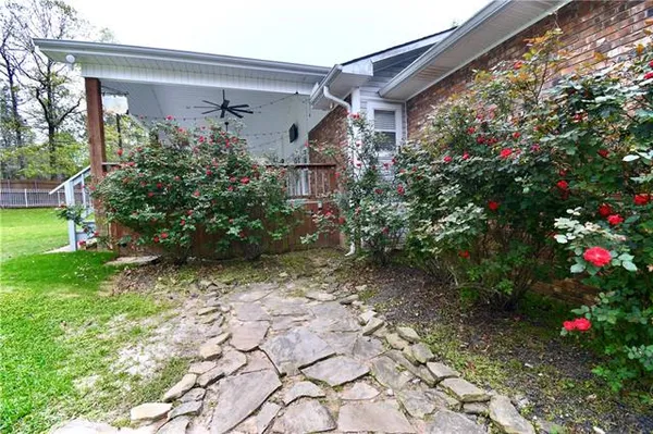 $349,999 | 106 Woodcreek Loop, Pineville, LA 71360