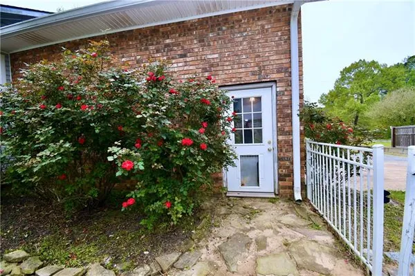 $349,999 | 106 Woodcreek Loop, Pineville, LA 71360