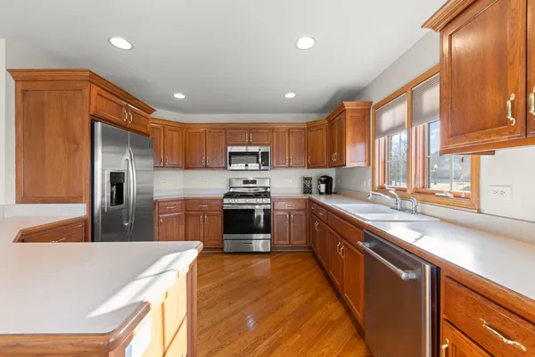 $724,000 | 12198 Oxford Court, Lemont, IL 60439