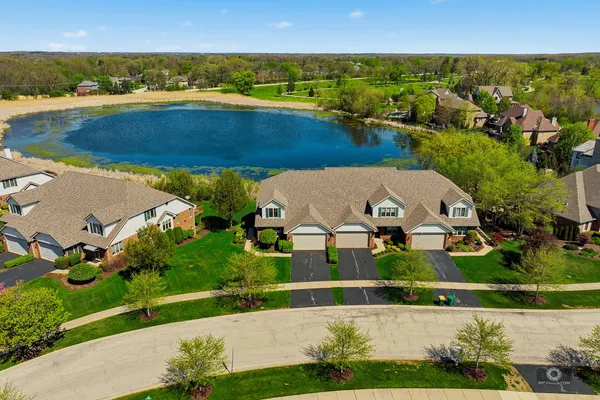 $724,000 | 12198 Oxford Court, Lemont, IL 60439