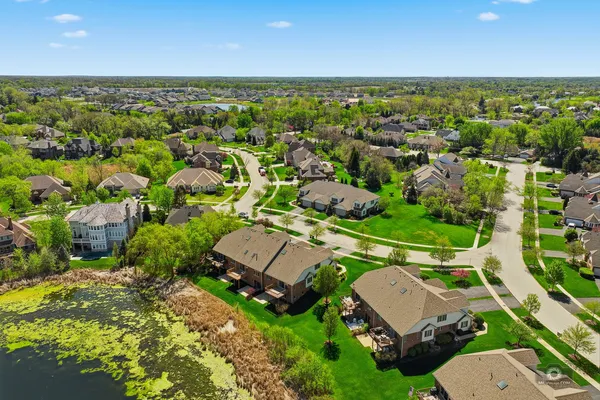 $724,000 | 12198 Oxford Court, Lemont, IL 60439