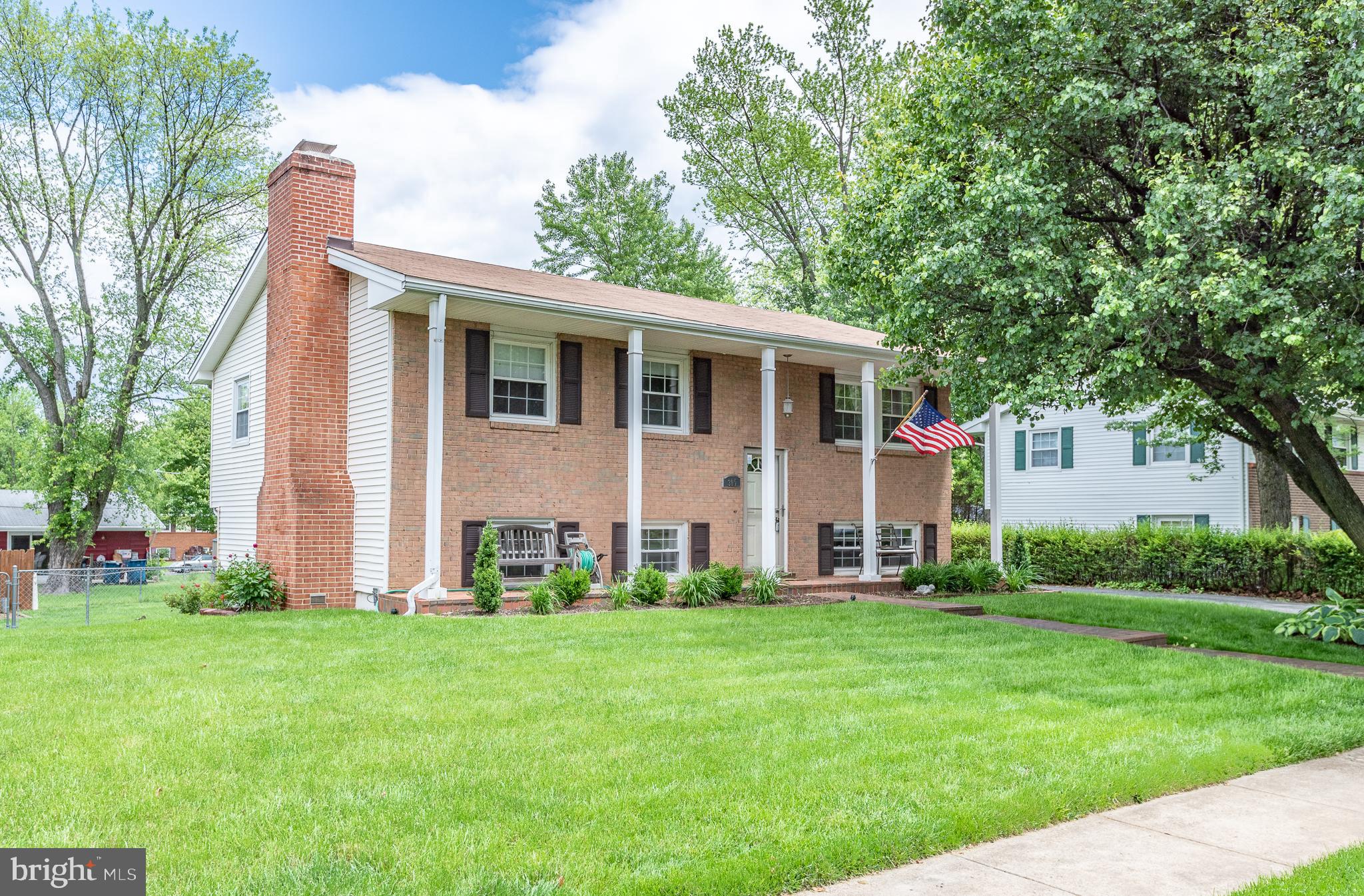 305 Williamsburg Road Sterling, VA 20164 - Photo 2 of 50 Gallery Image 2