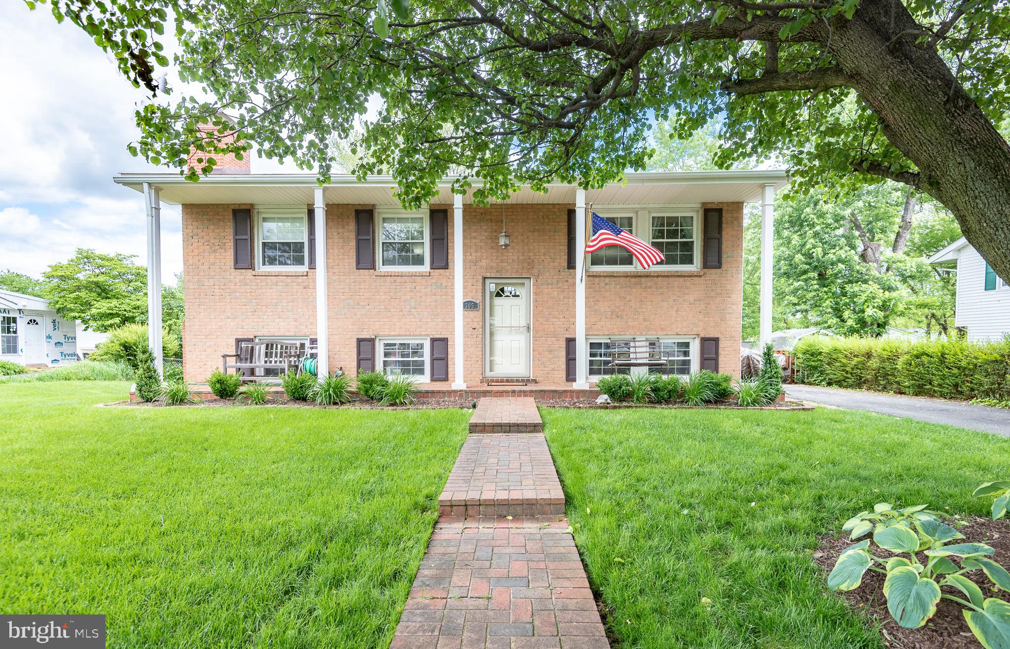 305 Williamsburg Road Sterling, VA 20164 - Photo 3 of 50 Gallery Image 3