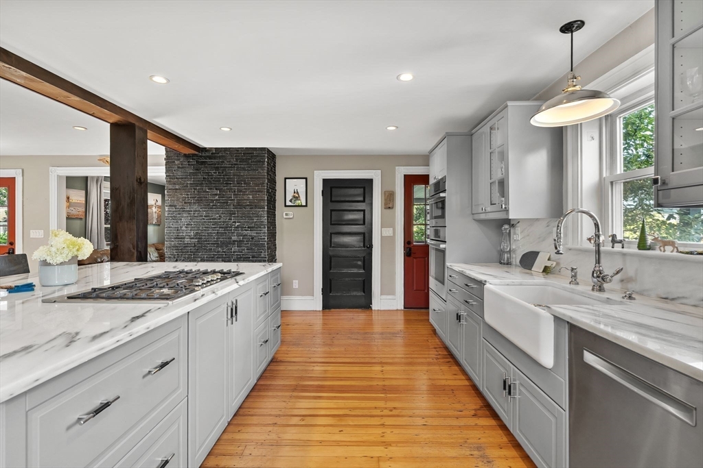 93 Albatross Road Quincy, MA 02169 - Photo 6 of 41 Gallery Image 6