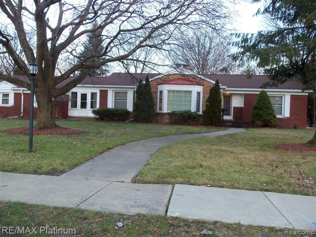 1027 Bower Street Howell, MI 48843 - Photo 1 of 10 Front View