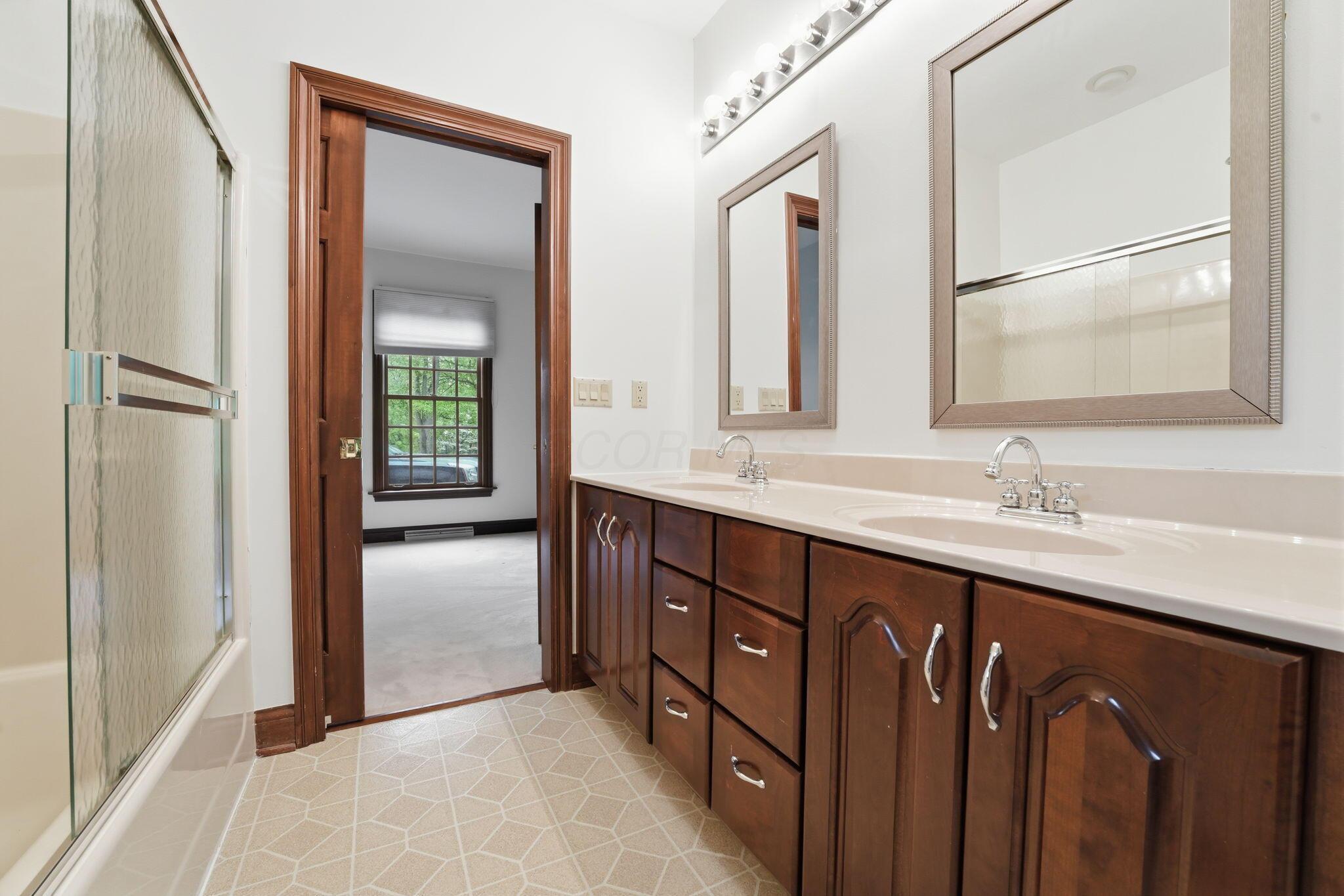 1159 Stone Run Lancaster, OH 43130 - Photo 35 of 53 Jack & Jill Bath.
