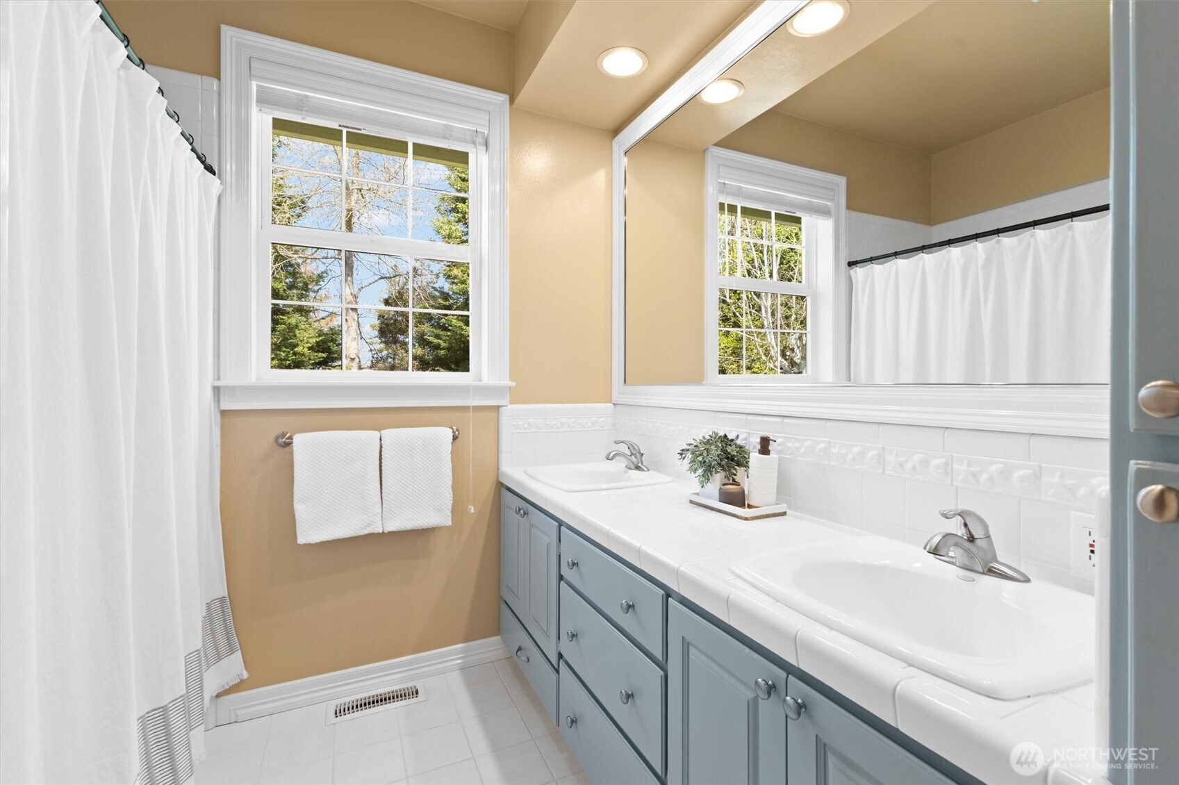 929 East Hemmi Road Bellingham, WA 98226 - Photo 15 of 40