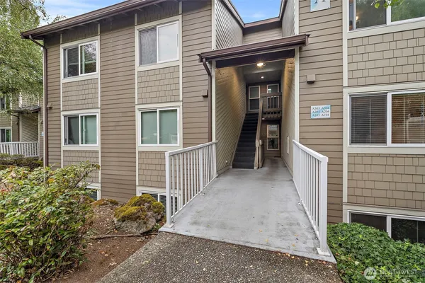 $500,000 | 200 Mountain Park Boulevard Southwest, Unit A103, Issaquah, WA 98027