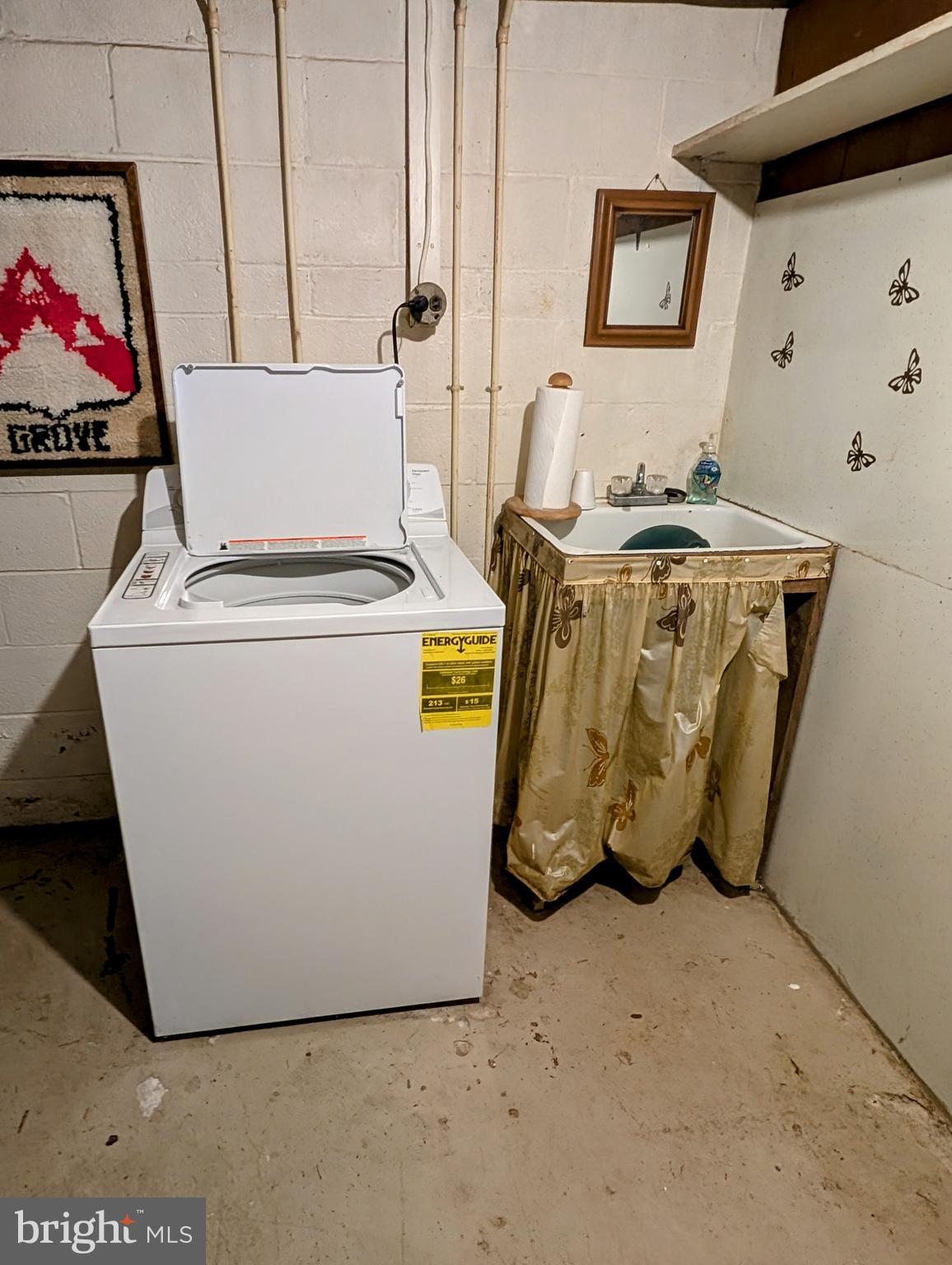 12706 High Point Road Felton, PA 17322 - Photo 18 of 56 a utility room with dryer and washer