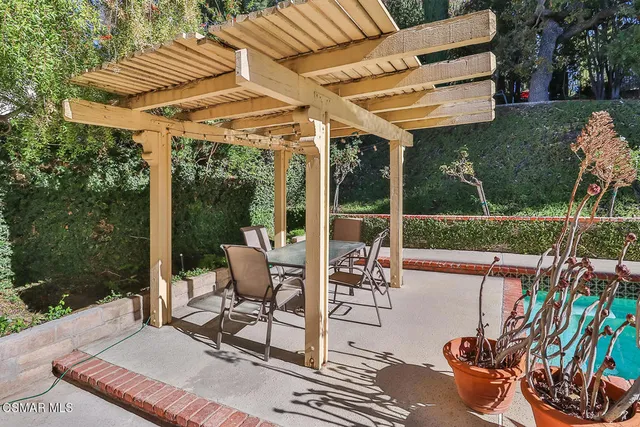 a wooden bench sitting in front of a building