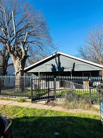 $1,800 | 1117 East Harvey Avenue, Fort Worth, TX 76104