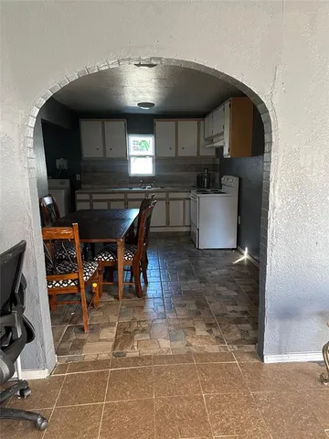 $1,800 | 1117 East Harvey Avenue, Fort Worth, TX 76104